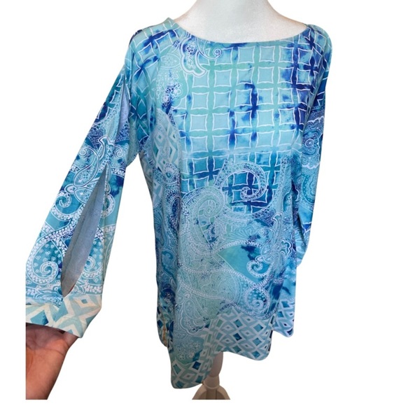 NWT Zenergy by Chico’s blue printed top with keyhole arm details 1 - Picture 1 of 5